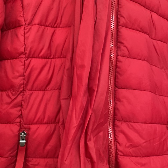 St. Johns Bay packable puffer coat. Medium - Picture 7 of 7